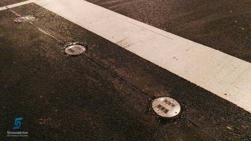 Méthode d'installation des clous routiers réfléchissants à LED