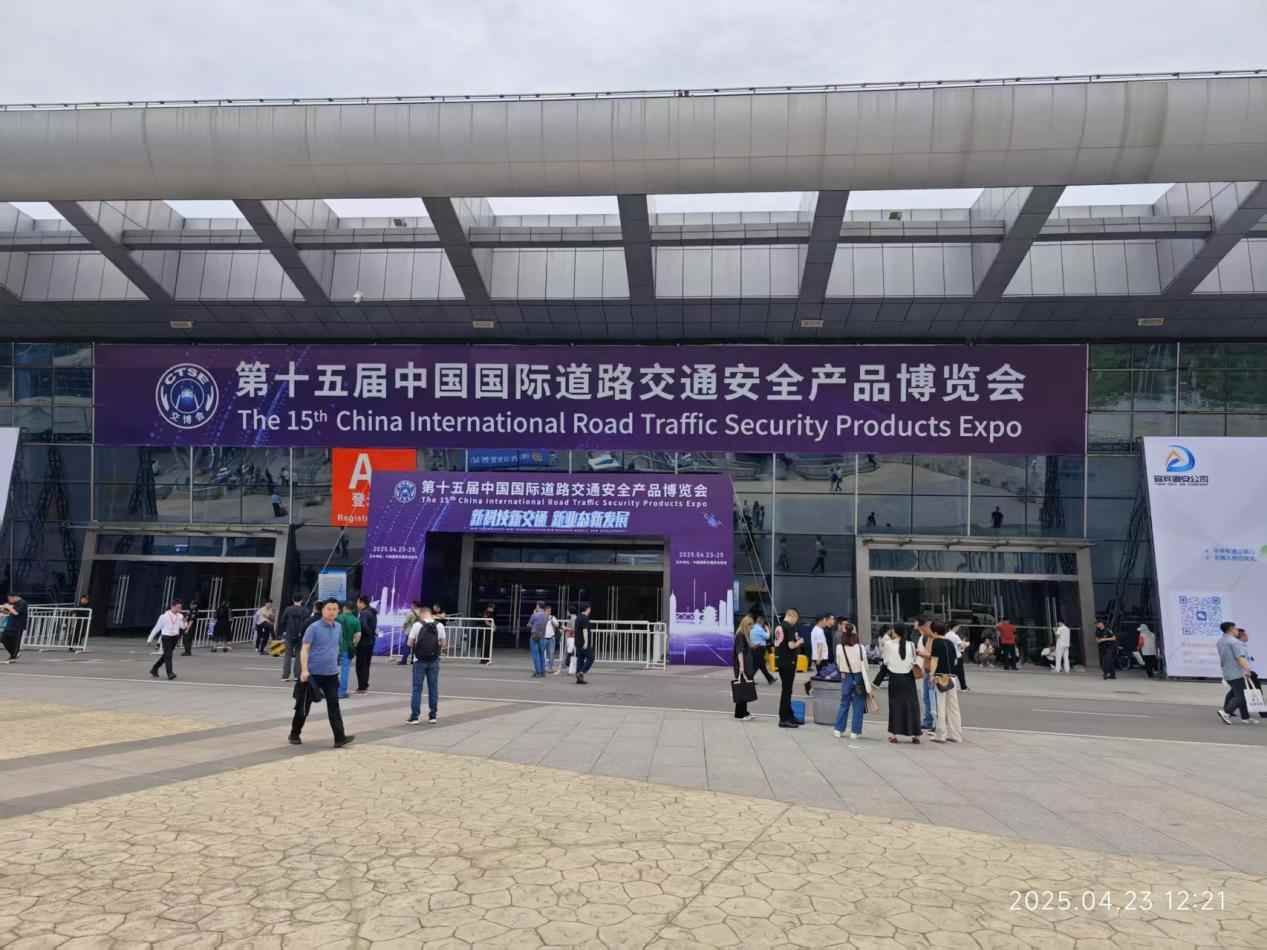 Exposition de produits de sécurité pour le trafic routier international en Chine