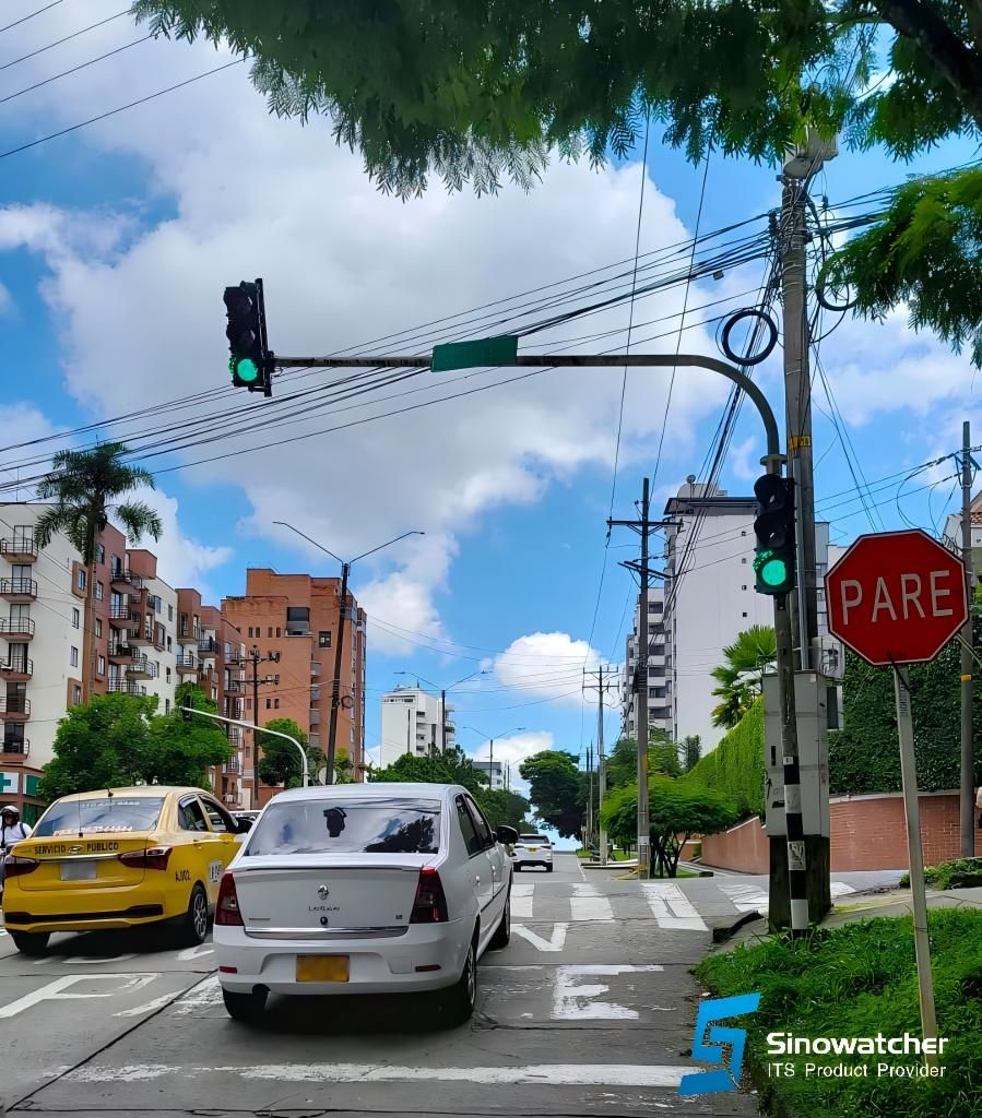 Sinowatcher Traffic Signal Installation In South America (2)