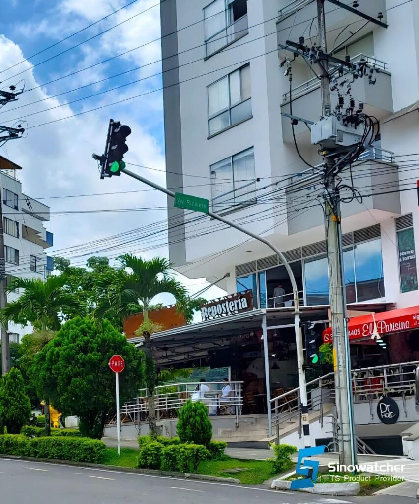 Sinowatcher Traffic Signal Installation In South America (4)